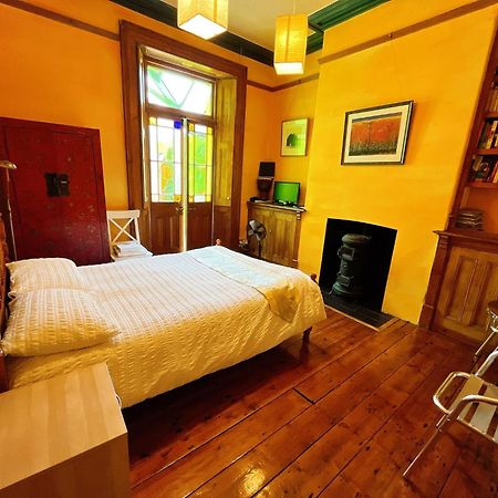 Bed and Breakfast Funky Urban Jungle Кардифф Экстерьер фото