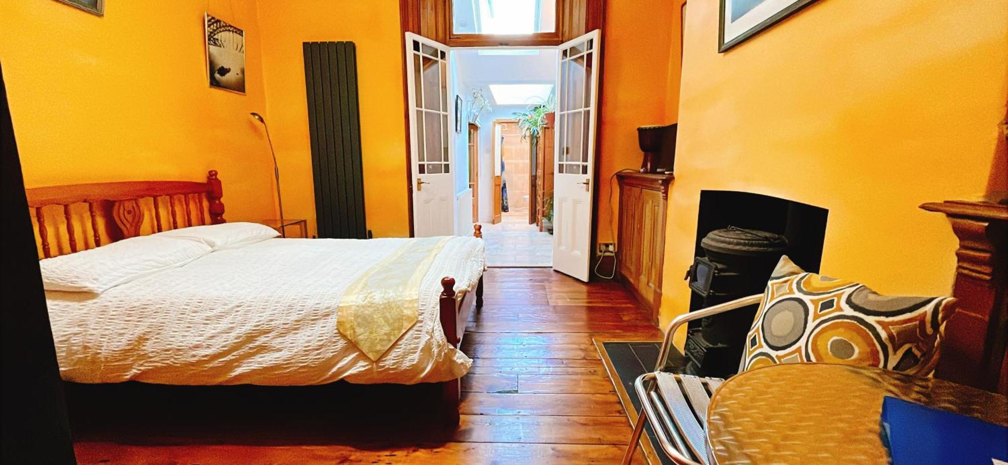 Bed and Breakfast Funky Urban Jungle Кардифф Экстерьер фото