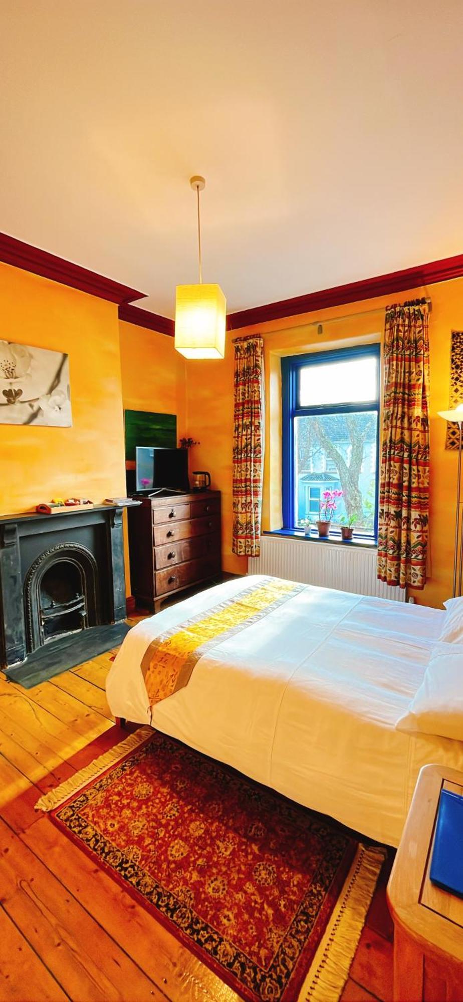 Bed and Breakfast Funky Urban Jungle Кардифф Экстерьер фото
