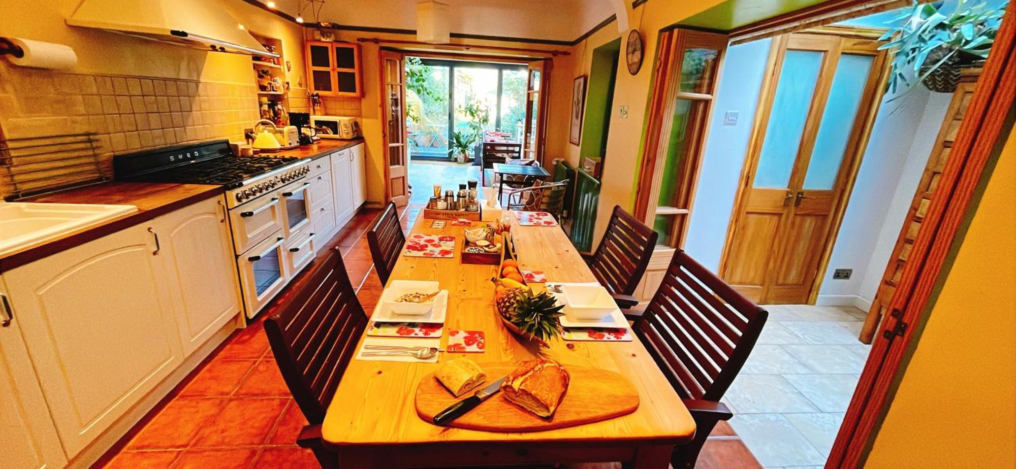 Bed and Breakfast Funky Urban Jungle Кардифф Экстерьер фото